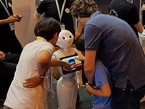 Akinator à VivaTech Akinator sur Pepper